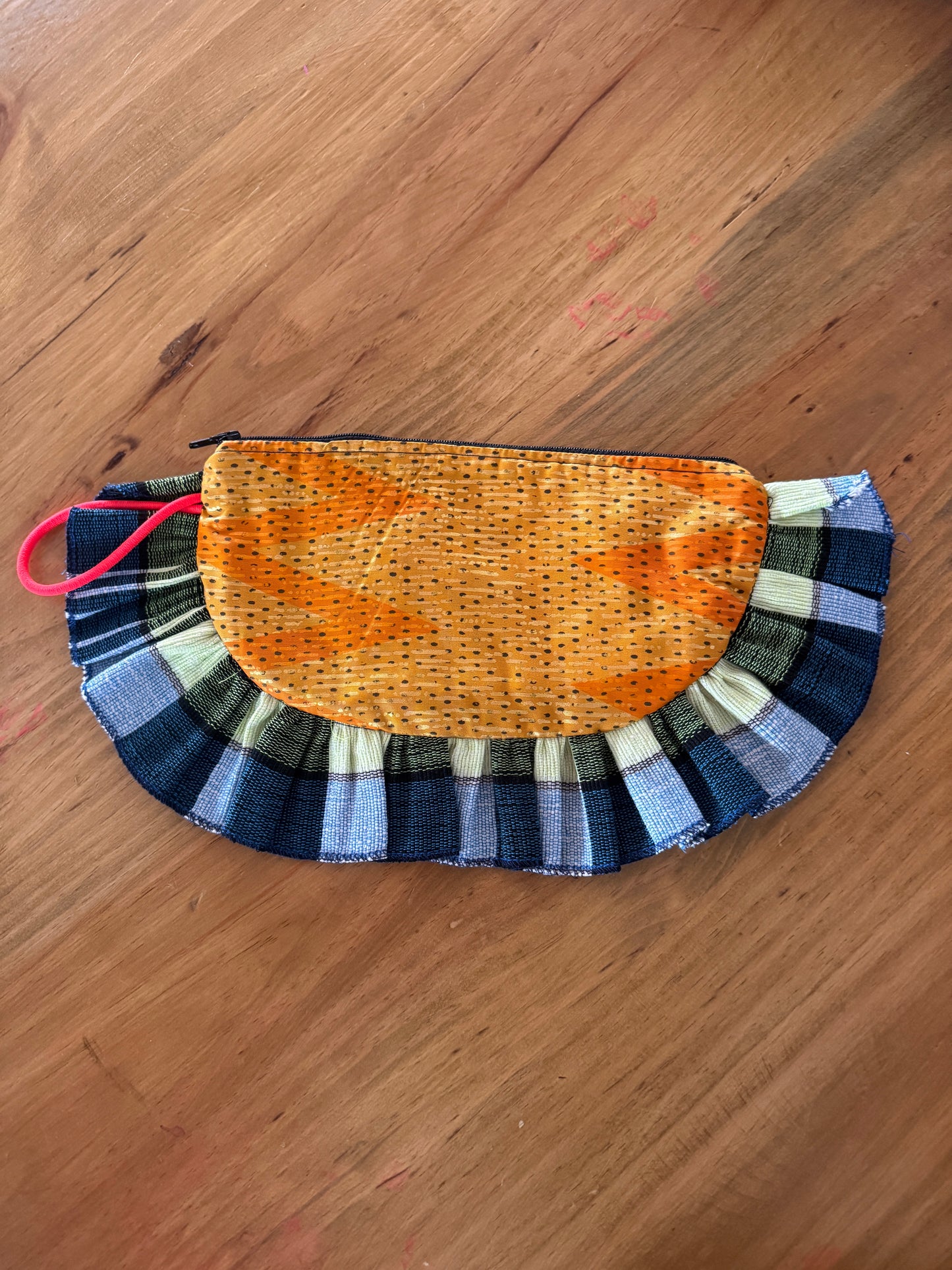 Sacoche Pouch · Cuadros con naranjas