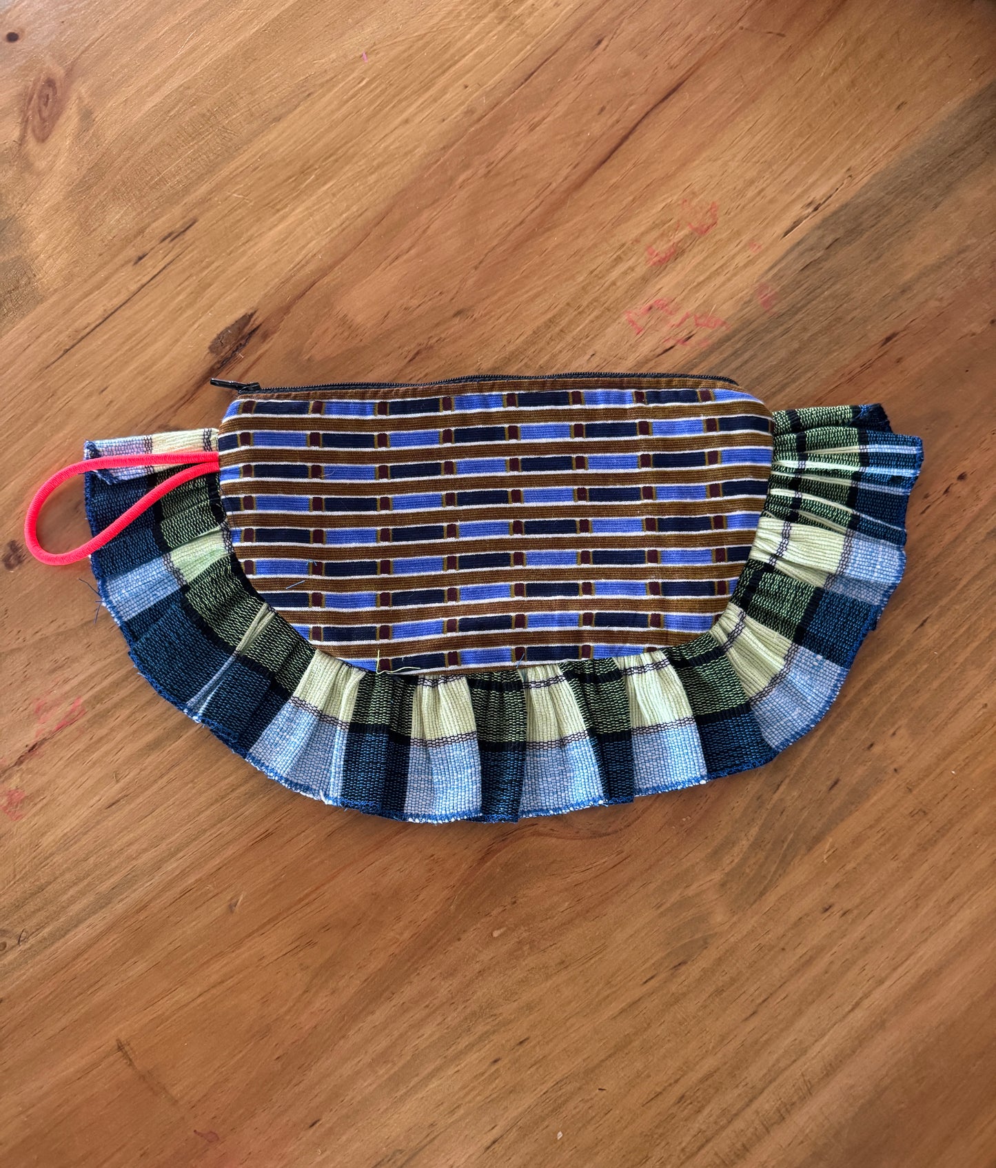 Sacoche Pouch · Cuadros tonos amarillos con rayas