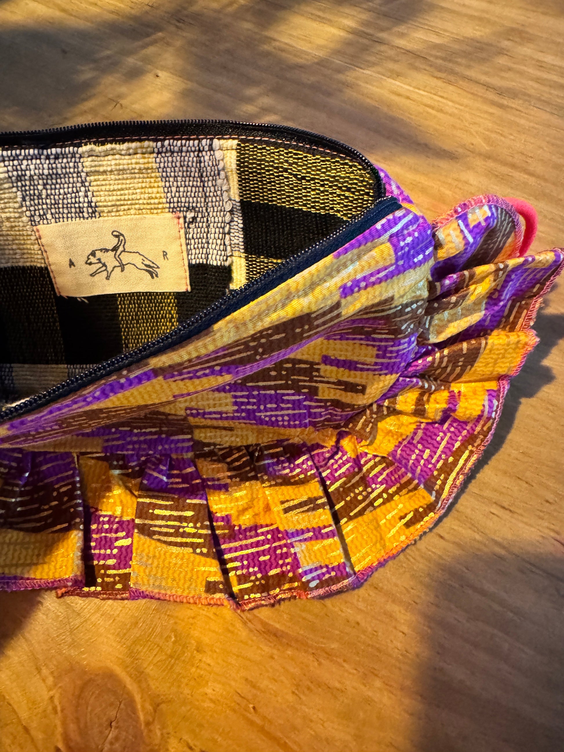 Sacoche Pouch morado y mostaza, frontal