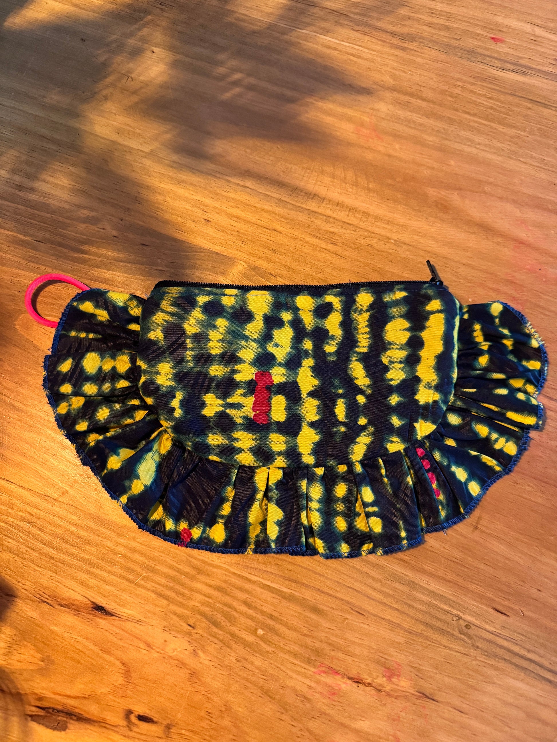 Sacoche Pouch azul y amarillo, detalle