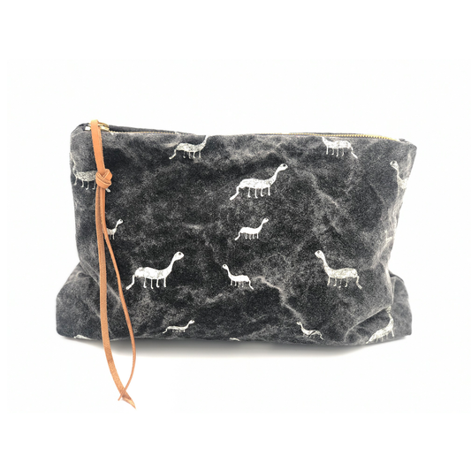dinosaur-pouch-anna-rovira-bags